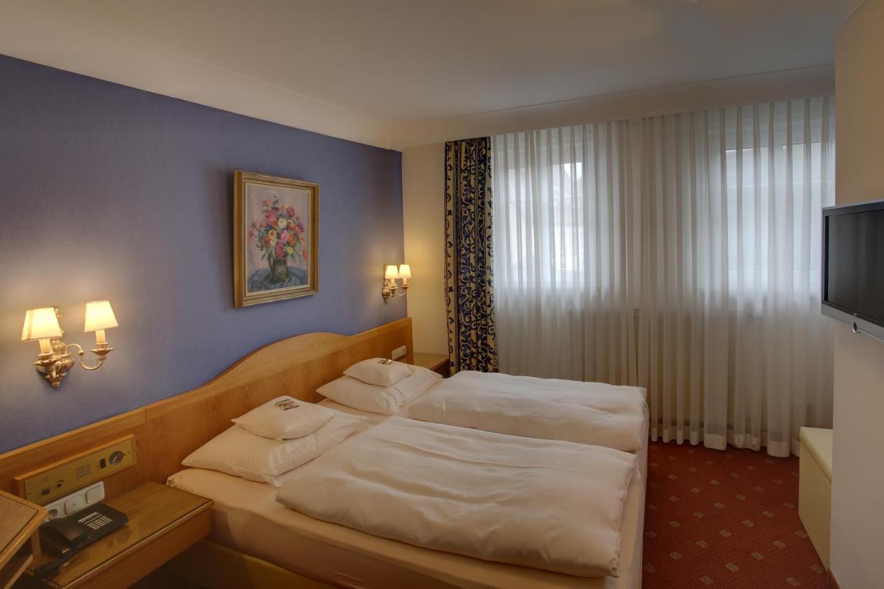 Hotel Brauereigasthof Landwehr-Braeu Reichelshofen Exterior photo