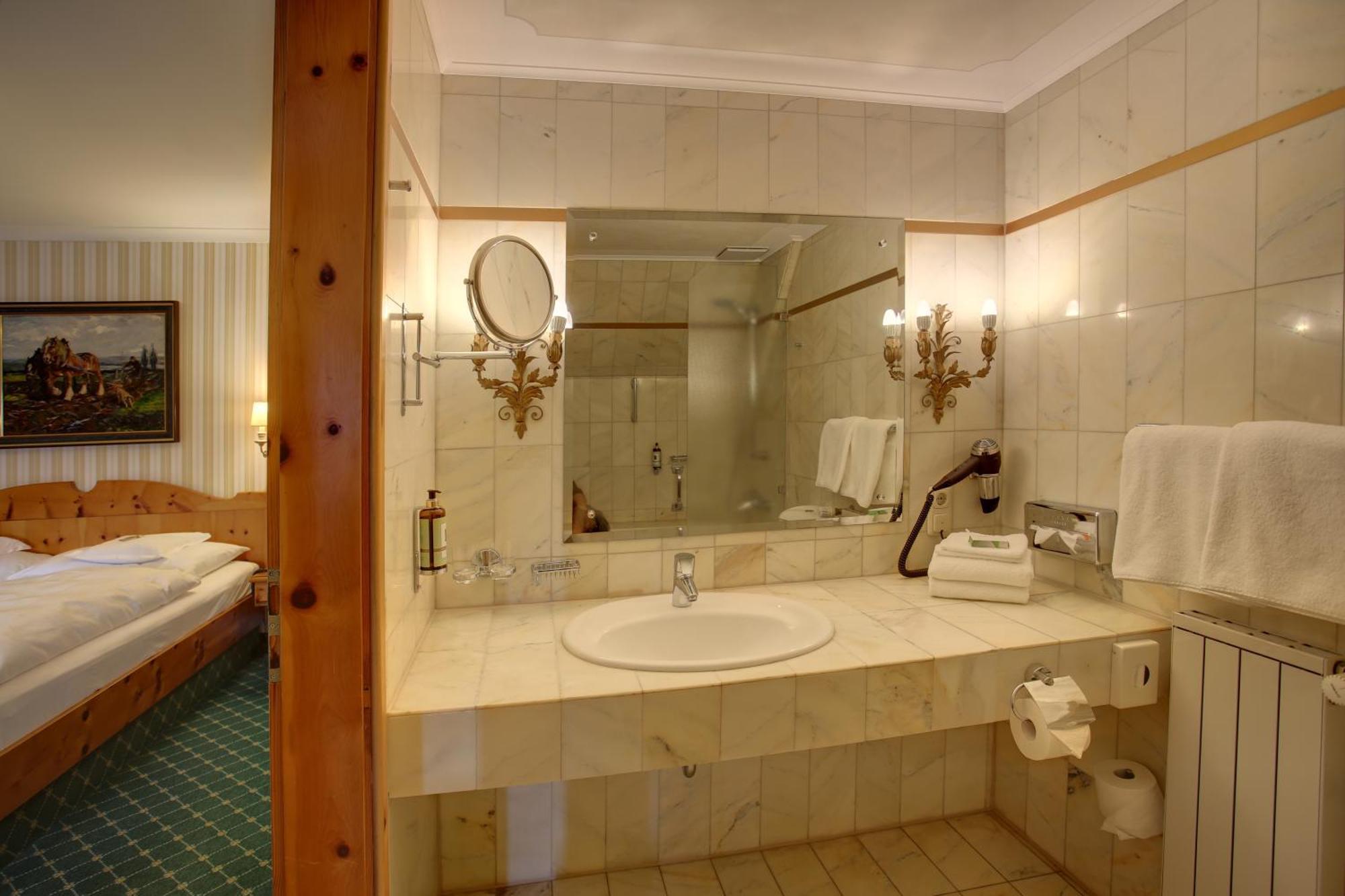 Hotel Brauereigasthof Landwehr-Braeu Reichelshofen Room photo