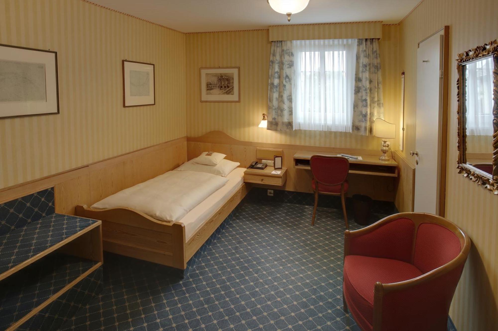 Hotel Brauereigasthof Landwehr-Braeu Reichelshofen Room photo