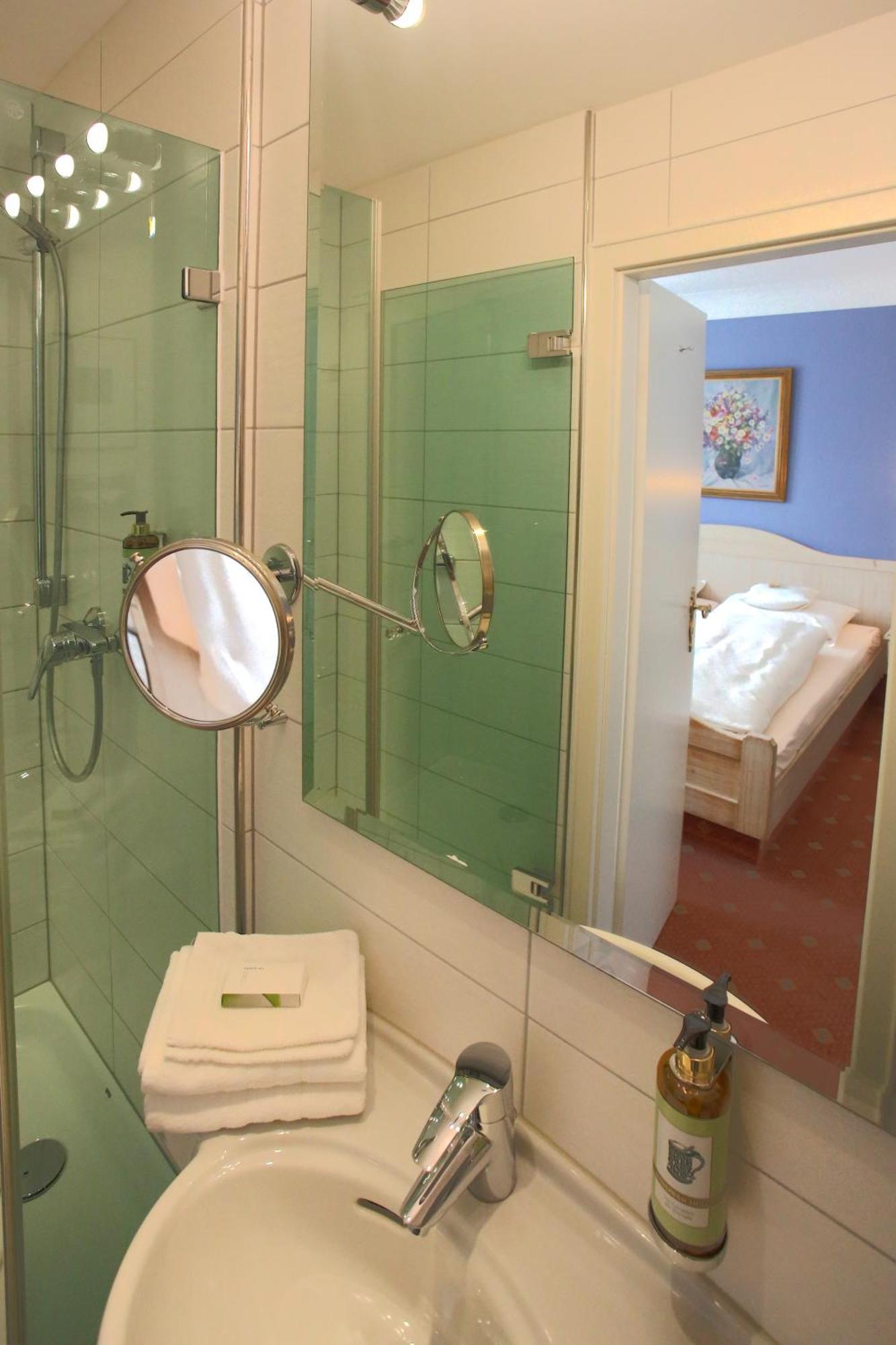 Hotel Brauereigasthof Landwehr-Braeu Reichelshofen Room photo